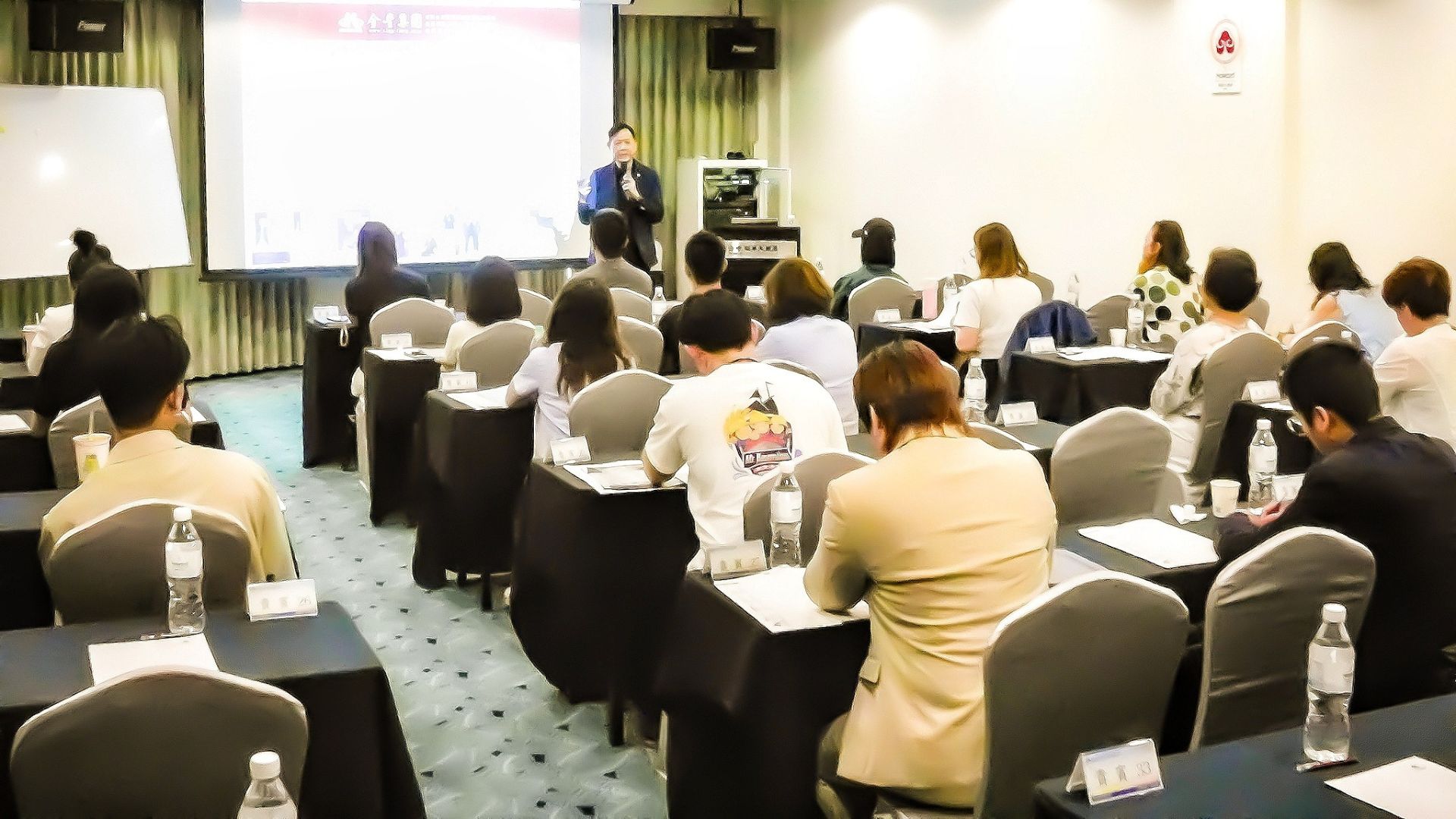 試用期解僱合法嗎